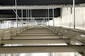 ケーブルラックの設置