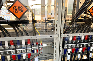 キュービクル内の配線