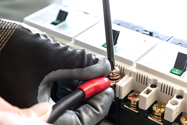 奈良の電気設備工事を手掛けています電気工事士